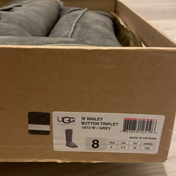 UGG Bailey Button Triplet - Picture 3 of 9